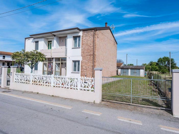 Casa con 6 locali in vendita in Via IV Novembre, Monticelli, Mesola