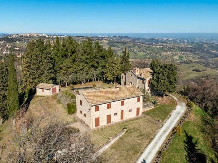 Casa con 6 locali in vendita in Via Badiacolli, Cupramontana
