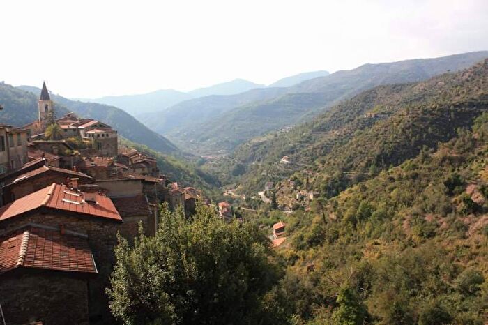 Casa trilocale in vendita in Centro, Apricale