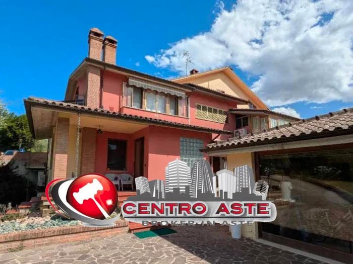 Appartamento con 6 locali in vendita in Via Vittorio Veneto Mondolfo PU Italia, Centro, Mondolfo