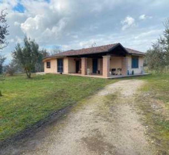 Casa con 6 locali in vendita in Via Opi, Ceprano
