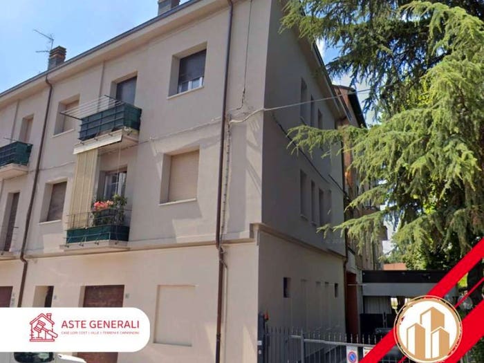 Appartamento quadrilocale in vendita in Via del Lancillotto, Crocetta, Modena