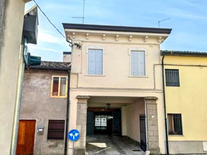 Appartamento bilocale in vendita in Via Damiano Chiesa, Centro, Lonigo