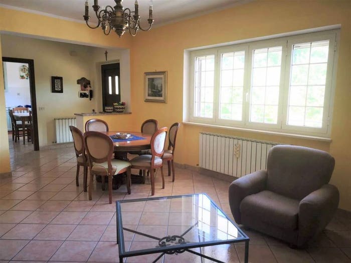 Appartamento con 5 locali in vendita in Via Papa Giovanni Xxiii, Civita D'Antino Scalo, Civita d'Antino