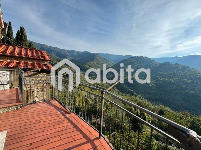 Appartamento quadrilocale in vendita in Via Piana, Loro Ciuffenna
