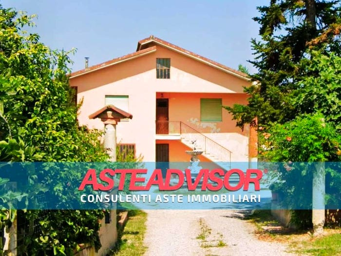 Casa con 6 locali in vendita in Frazione Pianezzo, Dogliani
