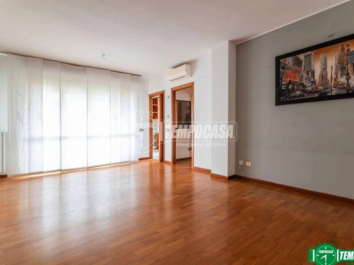 Appartamento quadrilocale in vendita in Via DEI GELSI, Centro, Arese