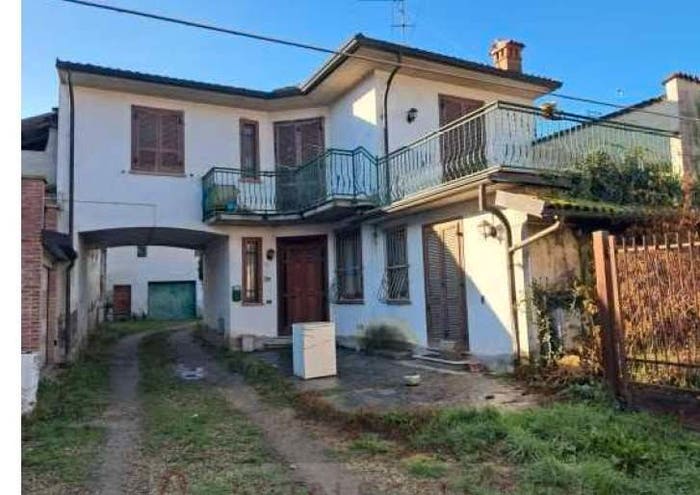 Casa trilocale in vendita in Via Agostino Gambarana, Centro, Ottobiano