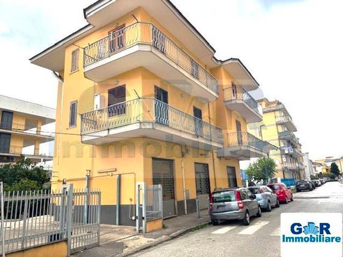 Casa con 6 locali in vendita in Via Ambasciatore Montagna, Centro, Marigliano