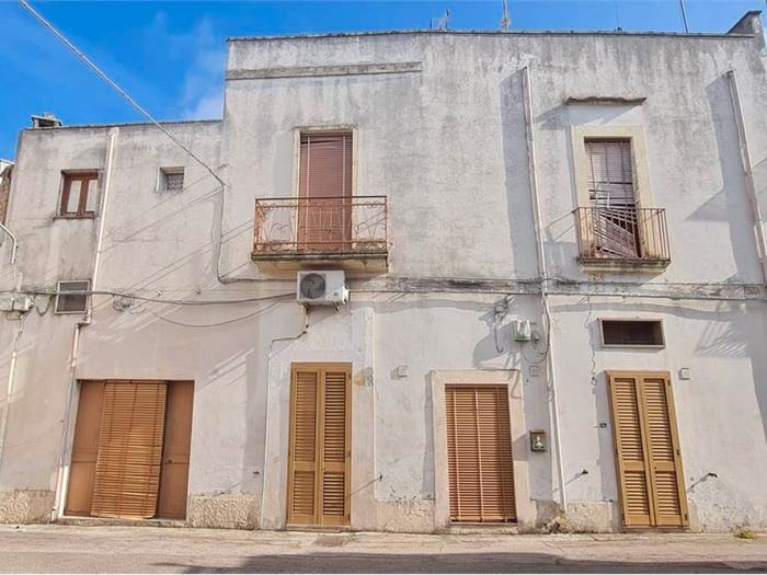 Casa con 6 locali in vendita in Via Magenta, Cutrofiano