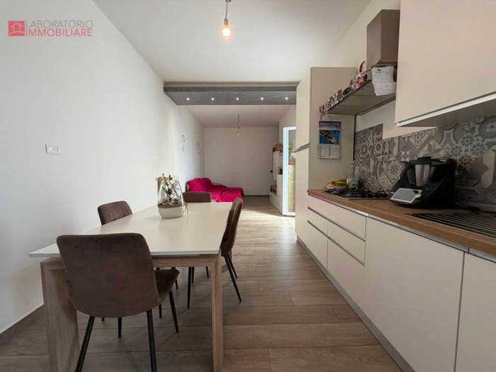 Appartamento trilocale in vendita in Via Geremia Re, Centro, Leverano