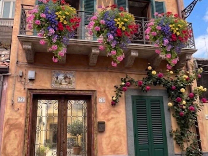 Casa con 6 locali in vendita in via La Rosa, Centro, Pedara