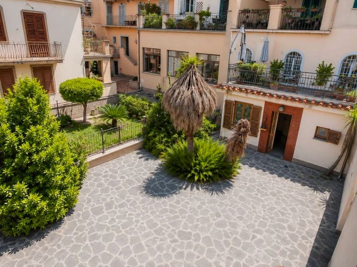 Appartamento con 6 locali in vendita in Via Nino Bixio, Frascati