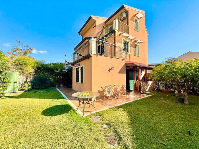 Casa con 6 locali in vendita in Via XXI Aprile aci castello, Centro, Aci Castello
