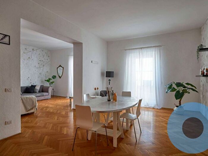Appartamento quadrilocale in vendita in via RASELLA, Barberini, Roma