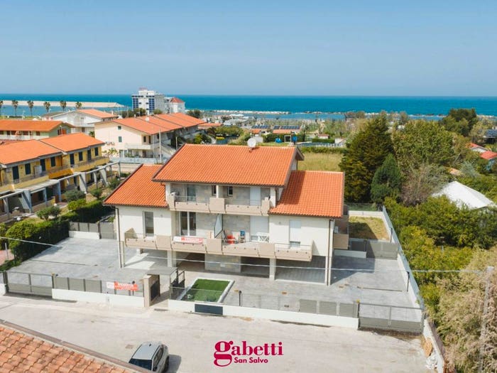 Appartamento trilocale in vendita in Marina di Montenero snc, Montenero di Bisaccia
