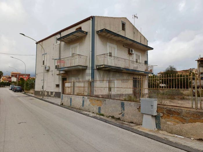 Casa con 6 locali in vendita in Aragona