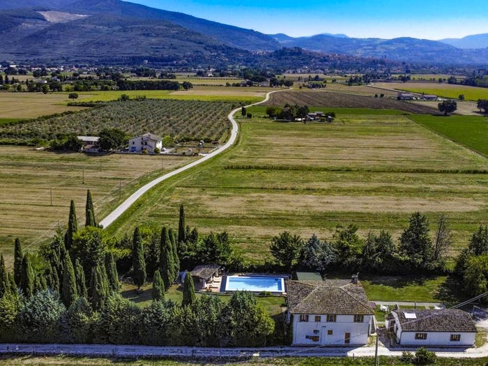 Casa con 6 locali in vendita in Via Cinque Vie, Spello