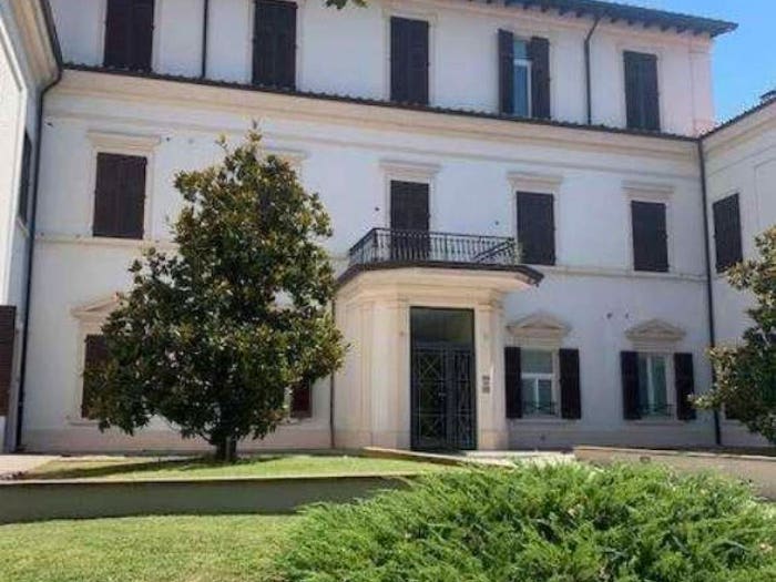 Appartamento con 6 locali in vendita in Via Ammiraglio Burzagli, Città, Montevarchi