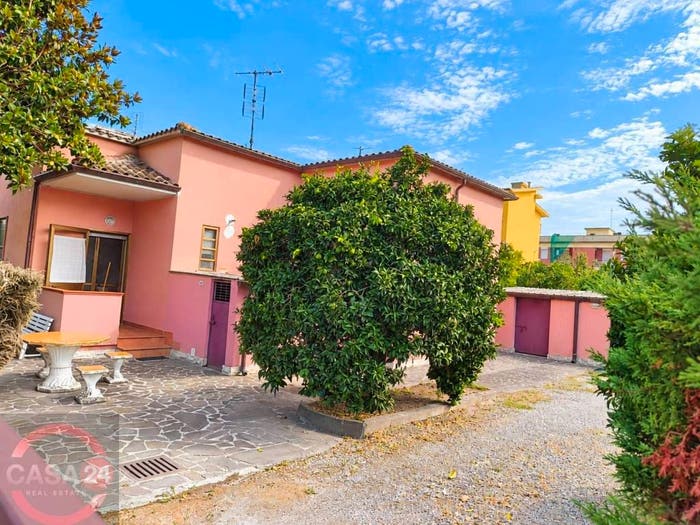 Casa con 5 locali in vendita in Via Monti Appennini, Gionchetto, Latina