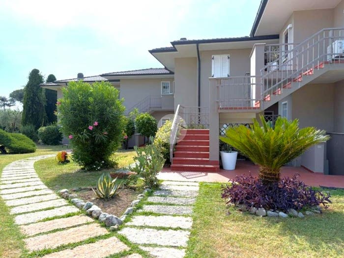 Appartamento trilocale in vendita in Via Francesco Crispi, Centro, Padenghe sul Garda