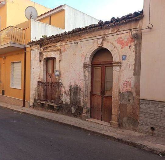 Casa trilocale in vendita in Via Pacinotti, Centro, Pachino