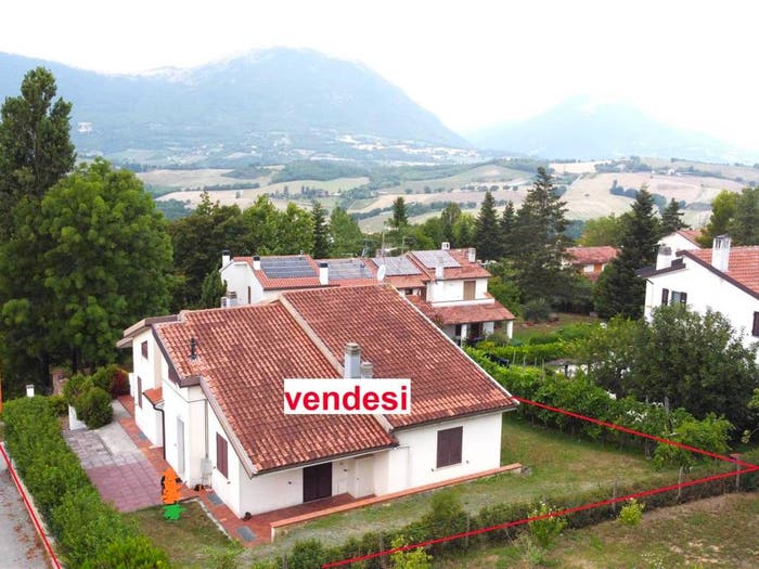 Casa con 6 locali in vendita in Via Francesco Primo Di Lorena, Centro, Camerino