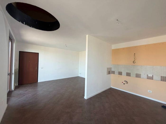 Appartamento trilocale in vendita in Via Peschiera, Centro, Roncaro