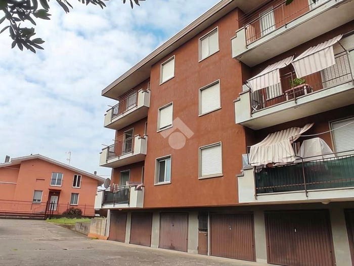 Appartamento trilocale in vendita in Via Monte Grappa, Centro, Lonate Pozzolo