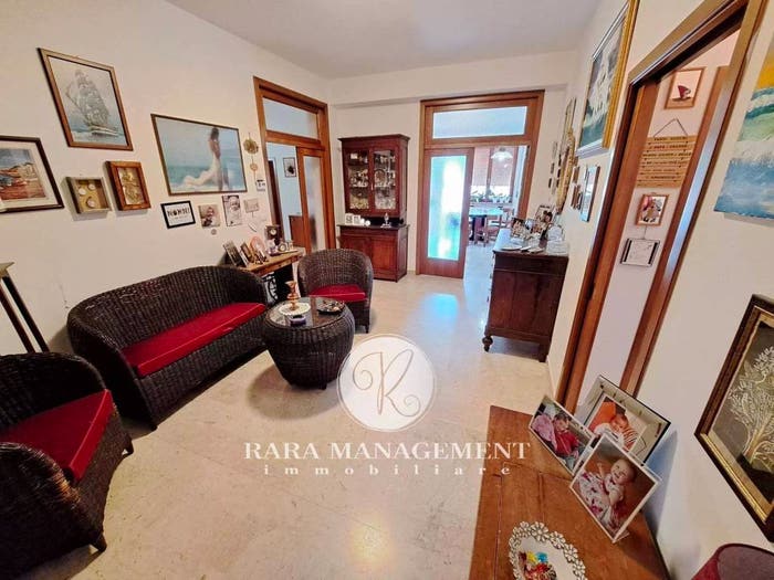 Appartamento con 6 locali in vendita in Via Cassiano da Fabriano, Centro, Macerata