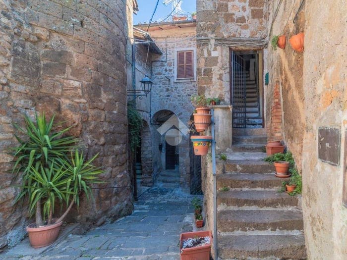 Appartamento bilocale in vendita in Vicolo del garofano, Centro, Capranica