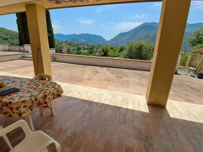 Casa con 6 locali in vendita in Via Colle Alto, Atina