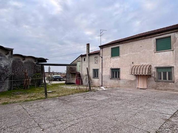 Casa con 6 locali in vendita in via campagne, Le Campagne, Bovolone