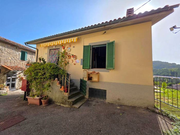 Appartamento quadrilocale in vendita in Via della Fonte, Bagnore, Santa Fiora