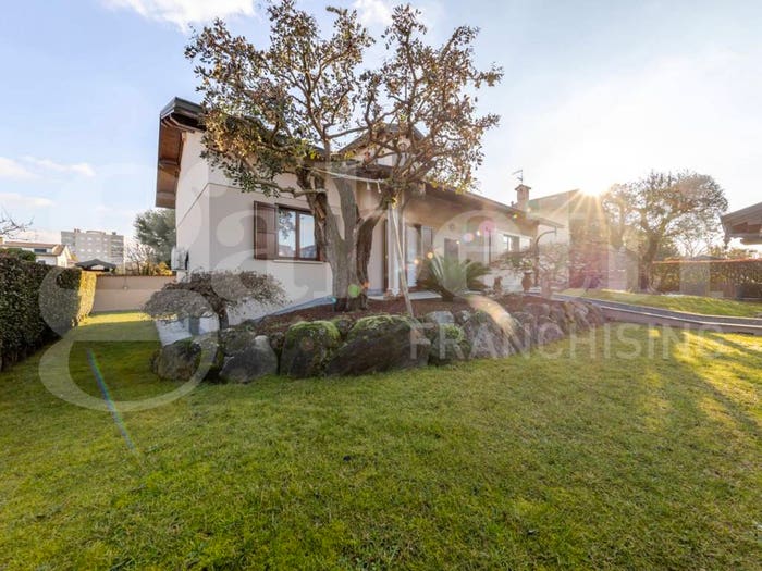 Casa con 6 locali in vendita in Via Friuli, Ravello Villastanza Villapia, Parabiago