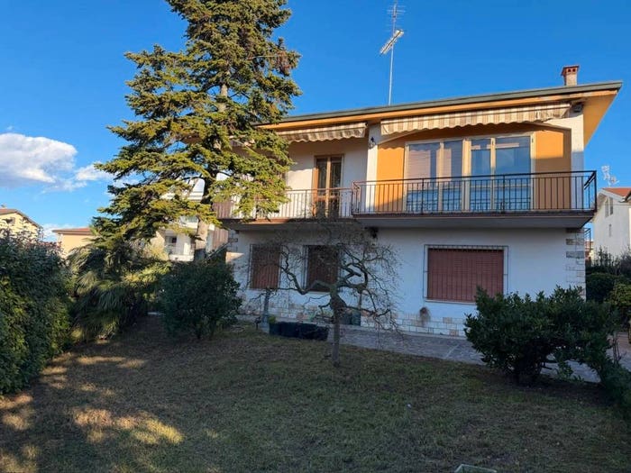 Casa quadrilocale in vendita in Via Mezzocolle, Desenzano Centro, Desenzano del Garda