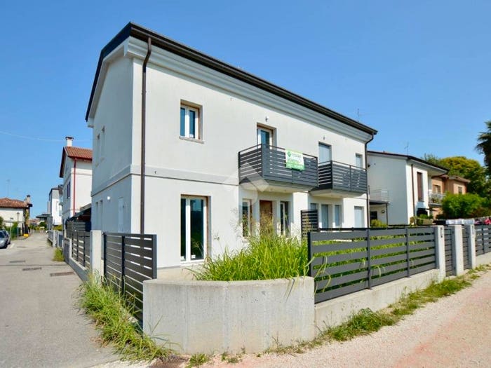 Casa trilocale in vendita in Via Cesare Battisti, Centro, Ceggia