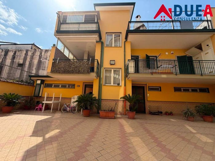 Appartamento quadrilocale in vendita in Strada Comunale Santa Barbara, Crispano