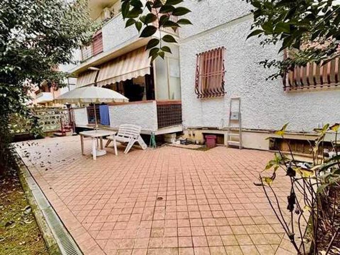 Appartamento quadrilocale in vendita in Via Delle Carre, Centro, Massa