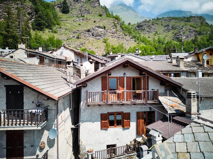 Casa con 6 locali in vendita in Via della Rocca, Centro, Usseaux