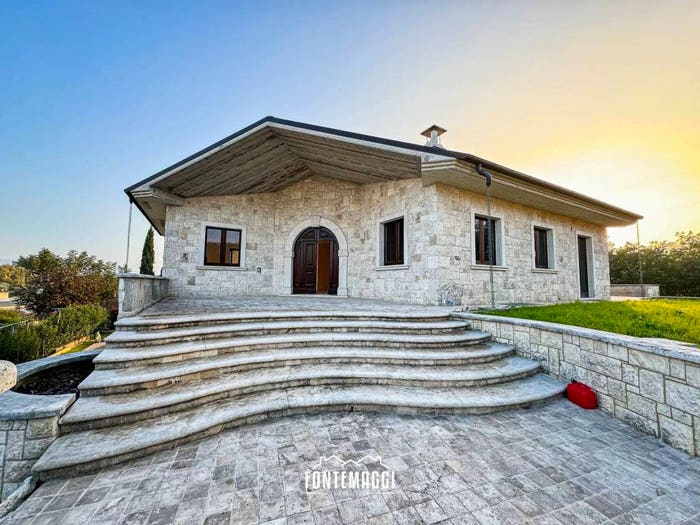 Casa con 6 locali in vendita in Via del Castellaccio, Fossombrone