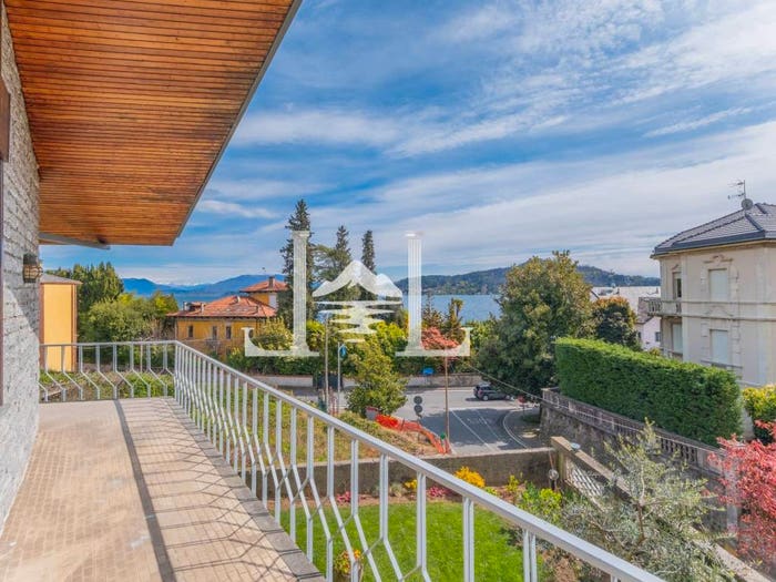 Casa con 6 locali in vendita in Meina, Centro