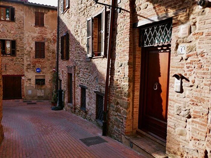 Appartamento trilocale in vendita in Via dei Fabbri, Centro, Paciano