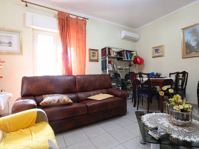 Appartamento trilocale in vendita in Viale delle Viole, Villaggio Giornalisti Poggio, Anzio