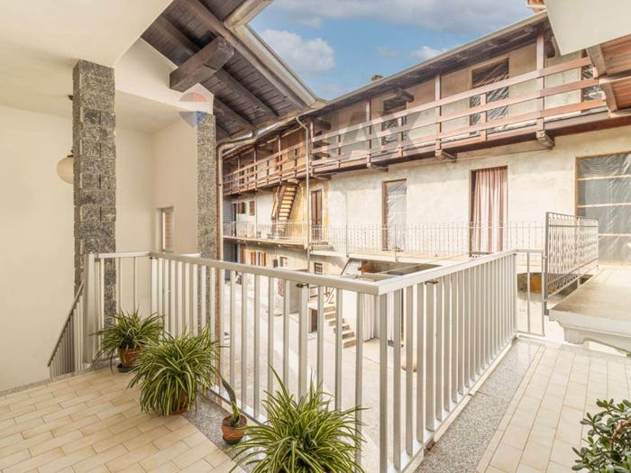 Casa con 6 locali in vendita in via matteotti, Pombia