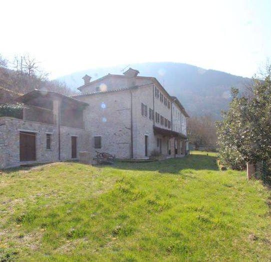 Casa con 6 locali in vendita in Abbadia Di Naro, Cagli