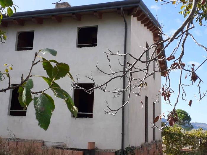 Casa con 6 locali in vendita in Via Passerella, Bettona