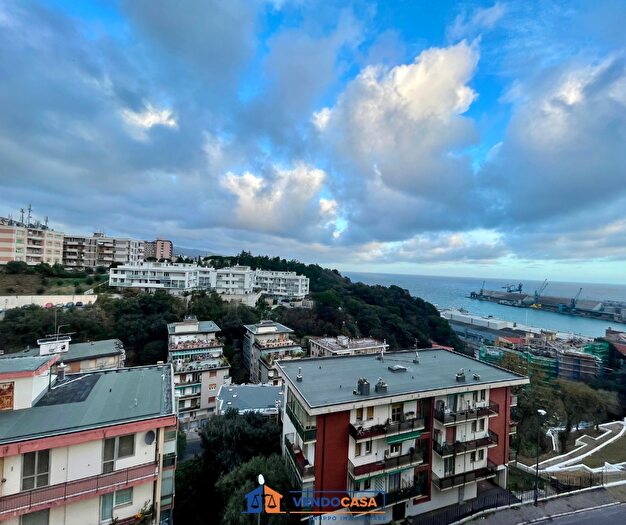 Appartamento trilocale in vendita in Via Ignazio Scotto, Savona