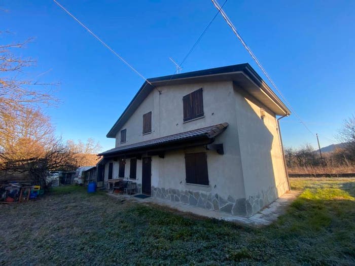 Casa quadrilocale in vendita in Via Agazzano, Centro, Pianello Val Tidone