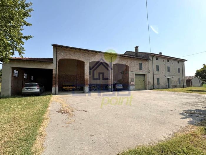 Casa con 6 locali in vendita in via strade salde, Roccabianca